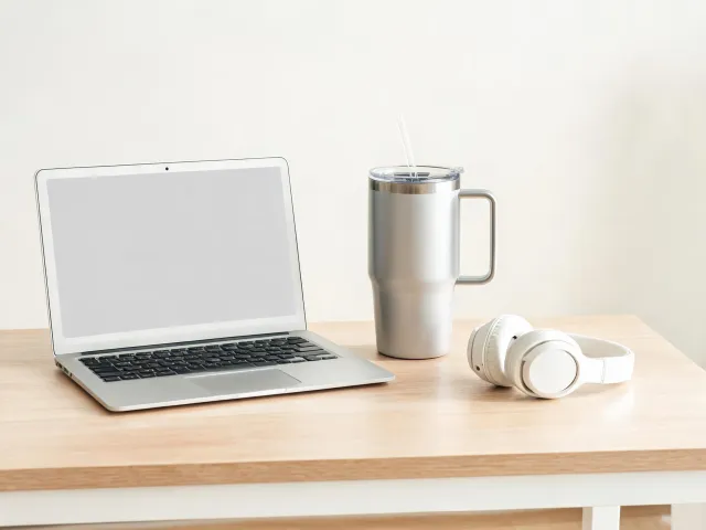 Large travel tumbler